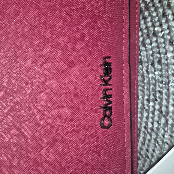 Calvin Klein Cranberry Crossbody Chain Wallet Bag - Picture 5 of 10